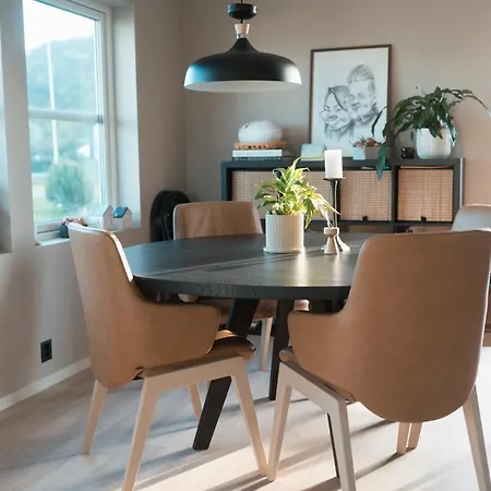 Moderne Familiehus Nær ålesund Sentrum Og Flyplass Villa *